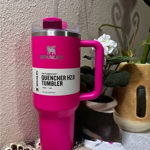 Stanley Bright Pink Quencher H2.0 Tumbler-CAMILA